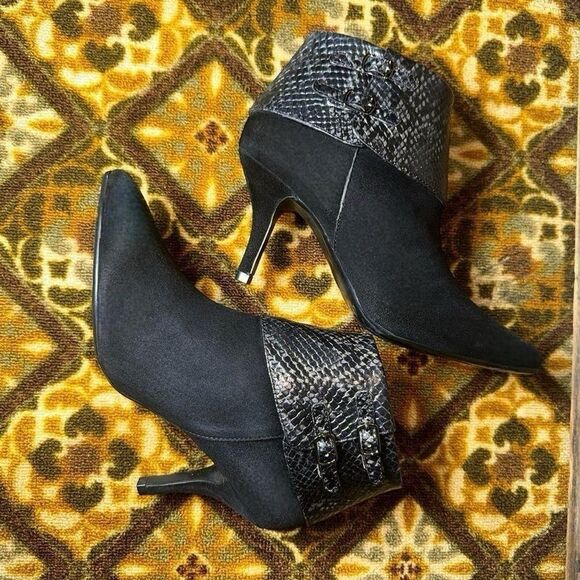 NWOB Footnotes Black Suede Bootie sz 7 - Picture 4 of 8